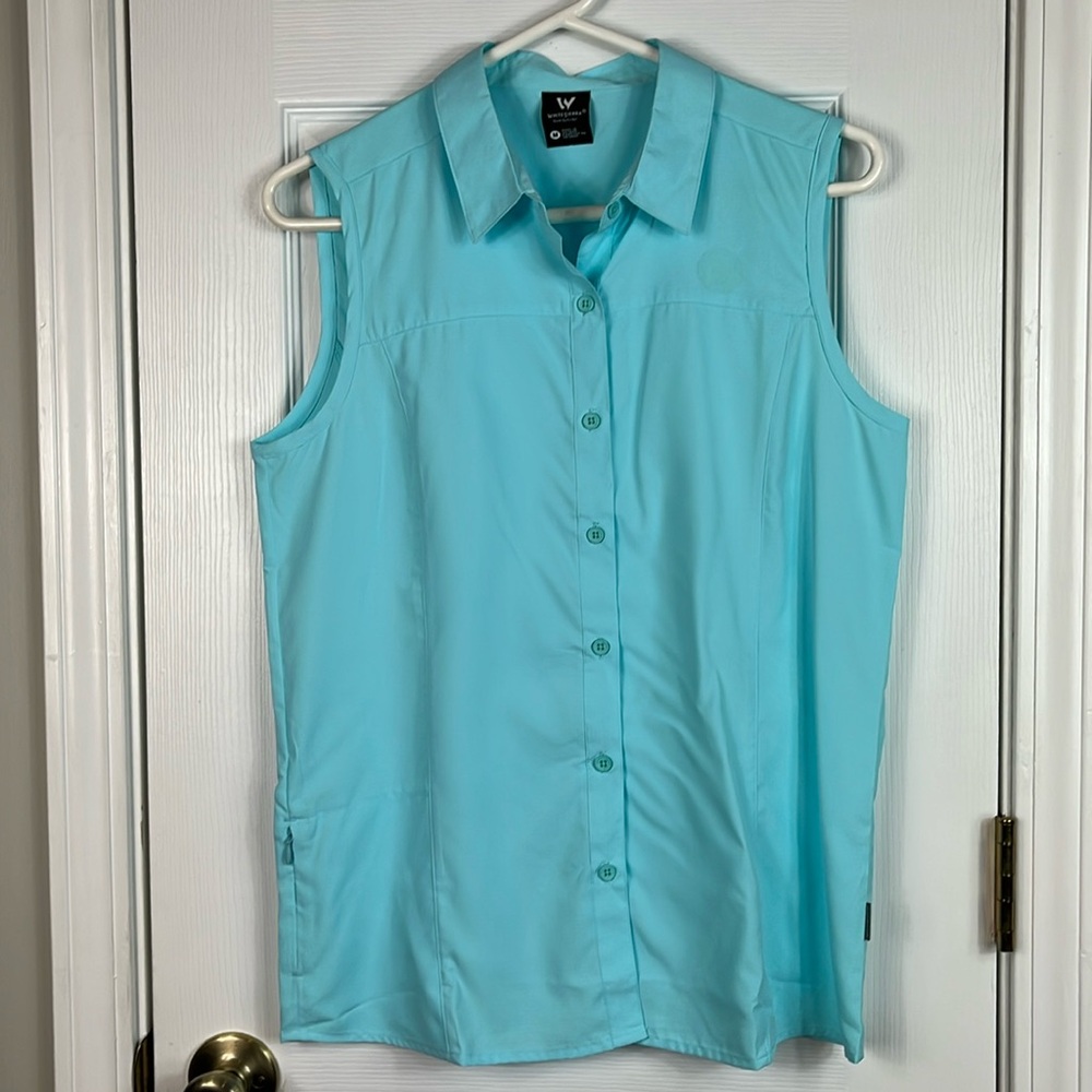 WhiteSierra light blue sleeveless button down top size medium. Zipper pocket.